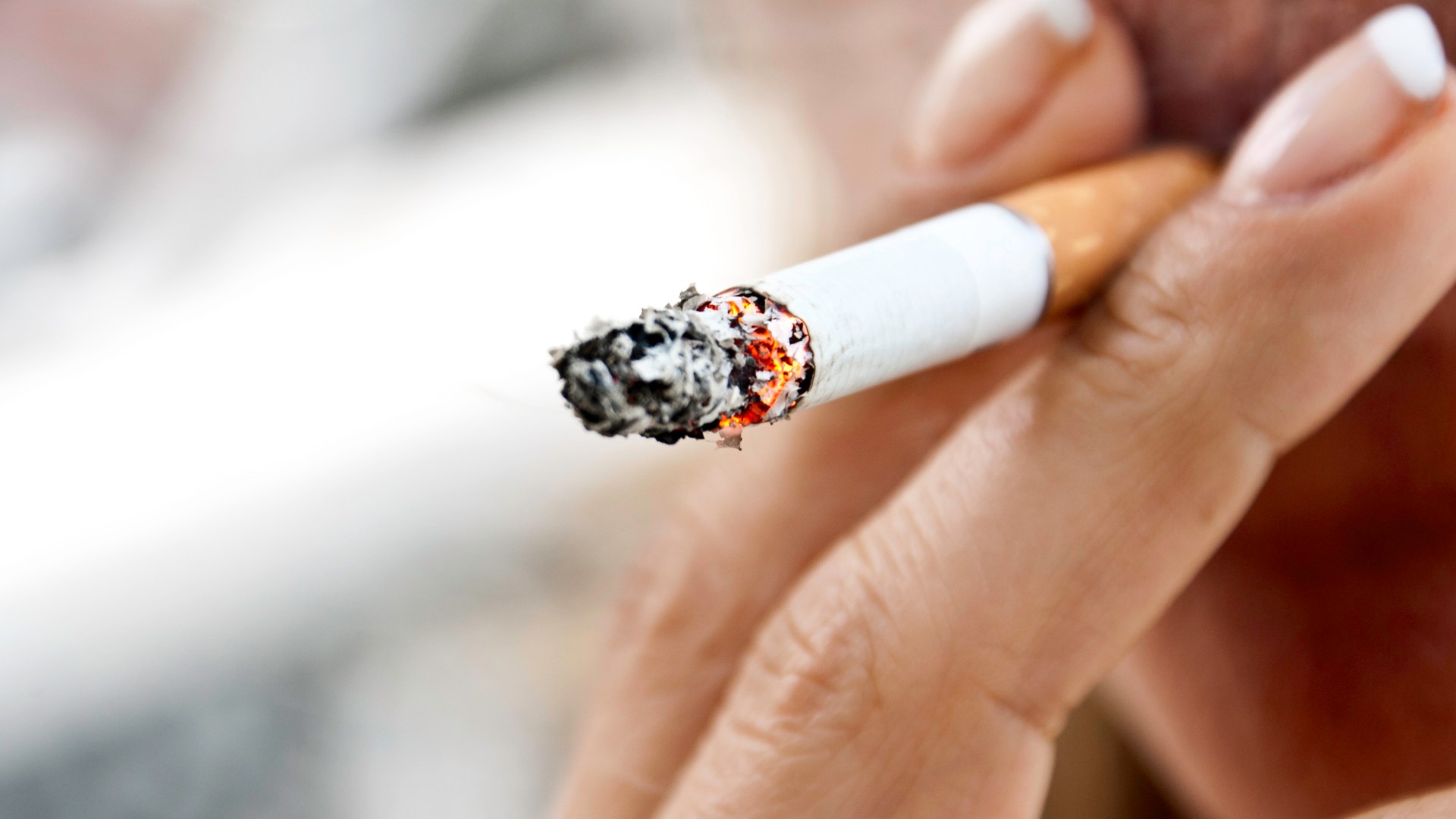 Il divieto di fumo più severo al mondo viene ABROGATO in Nuova Zelanda con una scioccante inversione di marcia – dopo aver ispirato l’impegno del Regno Unito a eliminare le sigarette